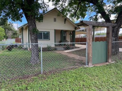 806 W 6th Street Brady TX 76825