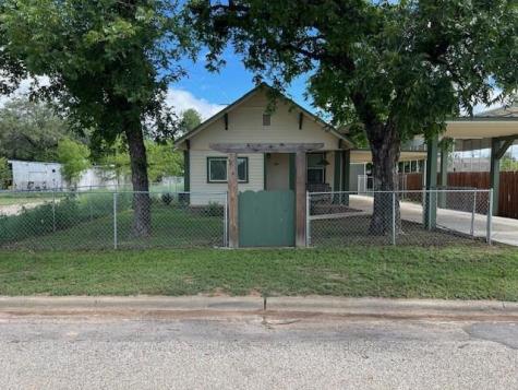 806 W 6th Street Brady TX 76825
