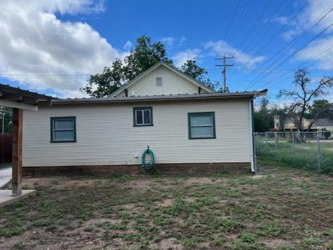 806 W 6th Street Brady TX 76825