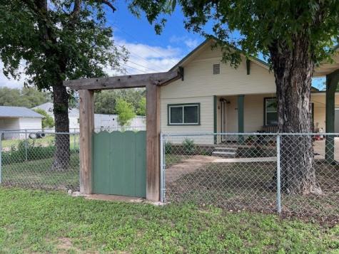 806 W 6th Street Brady TX 76825
