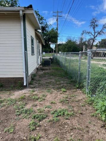 806 W 6th Street Brady TX 76825