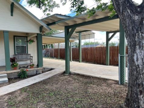 806 W 6th Street Brady TX 76825