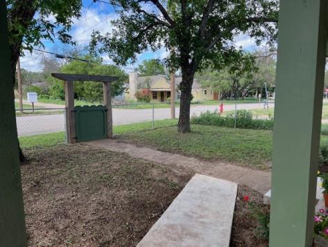 806 W 6th Street Brady TX 76825
