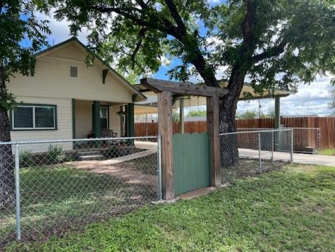 806 W 6th Street Brady TX 76825