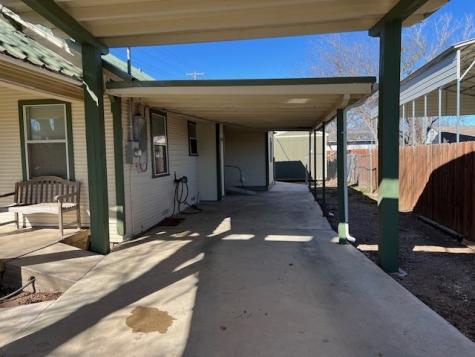 806 W 6th Street Brady TX 76825