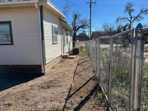 806 W 6th Street Brady TX 76825