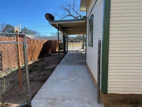 806 W 6th Street Brady TX 76825