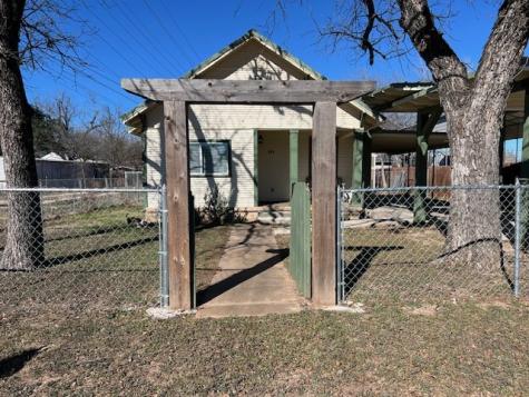 806 W 6th Street Brady TX 76825
