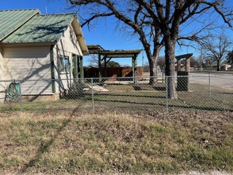806 W 6th Street Brady TX 76825