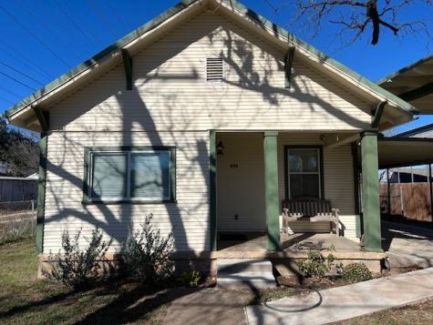806 W 6th Street Brady TX 76825