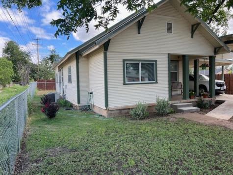 806 W 6th Street Brady TX 76825
