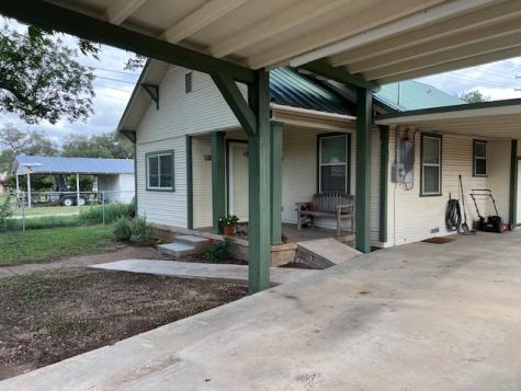 806 W 6th Street Brady TX 76825