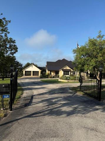 169 Royal Oaks Hill Fredericksburg TX 78624