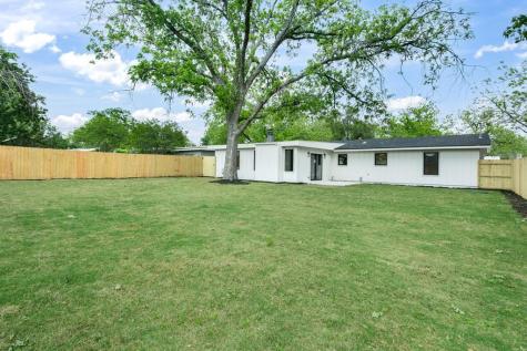 806 N Edison Street Fredericksburg TX 78624