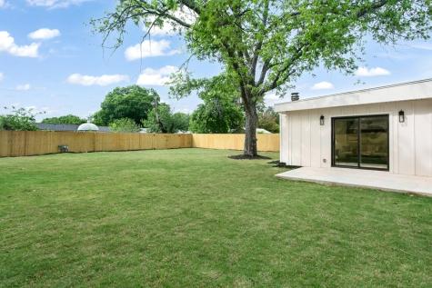 806 N Edison Street Fredericksburg TX 78624