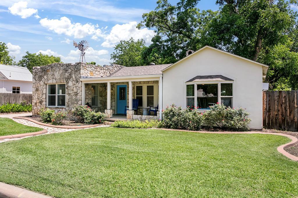 108 W Centre Street Fredericksburg TX 78624