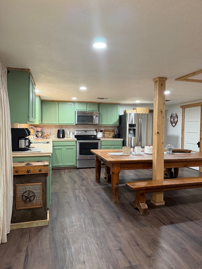 18525 N Us Highway 377 London TX 76854