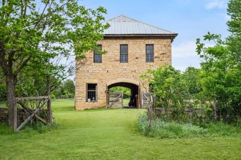 426 E Ranch Road 962 Round Mountain TX 78663