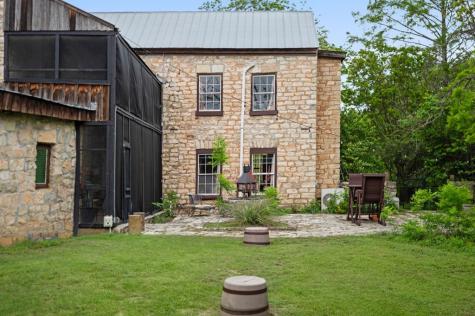 426 E Ranch Road 962 Round Mountain TX 78663