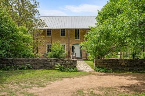 426 E Ranch Road 962 Round Mountain TX 78663