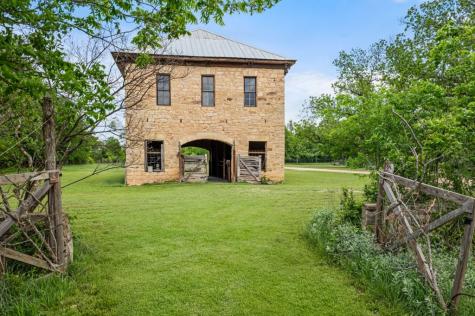 426 E Ranch Road 962 Round Mountain TX 78663