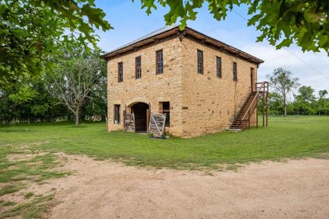 426 E Ranch Road 962 Round Mountain TX 78663