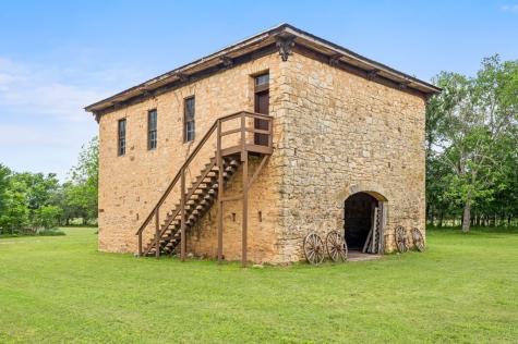 426 E Ranch Road 962 Round Mountain TX 78663