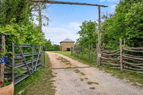 426 E Ranch Road 962 Round Mountain TX 78663