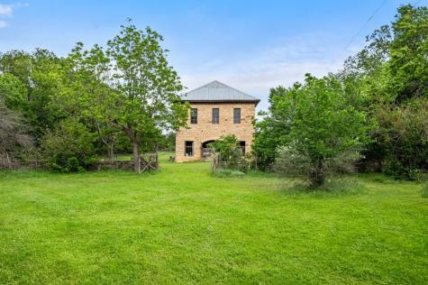 426 E Ranch Road 962 Round Mountain TX 78663