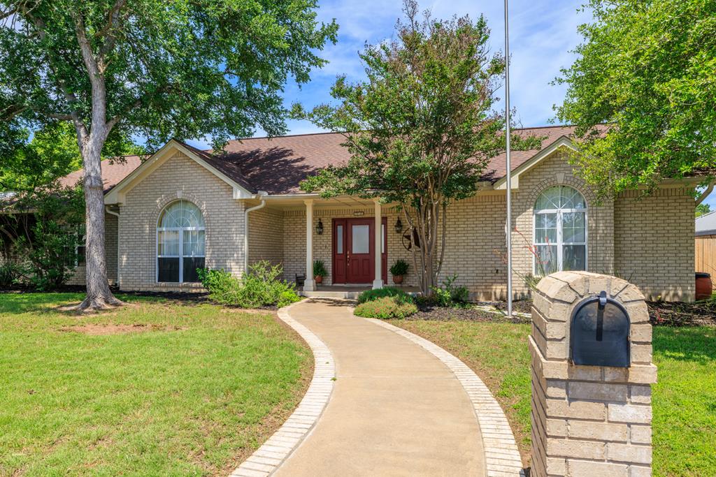 608 Tanya Fredericksburg TX 78624