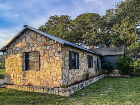 3513 N Us Highway 281 Blanco TX 78606