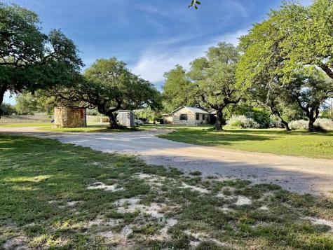 3513 N Us Highway 281 Blanco TX 78606
