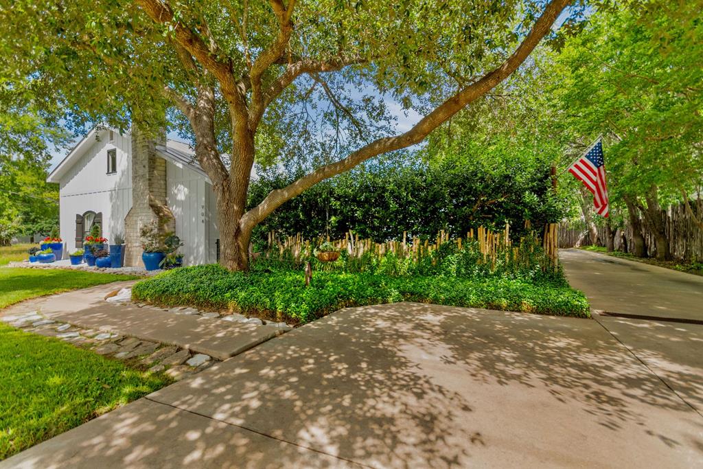 904 N Lincoln Fredericksburg TX 78624