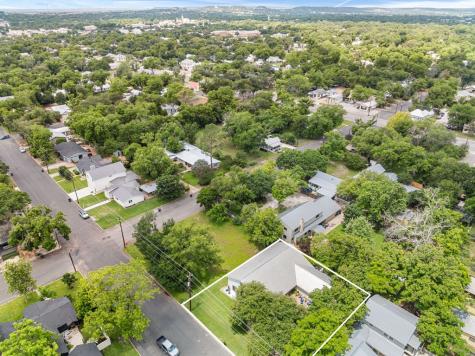 904 N Lincoln Fredericksburg TX 78624