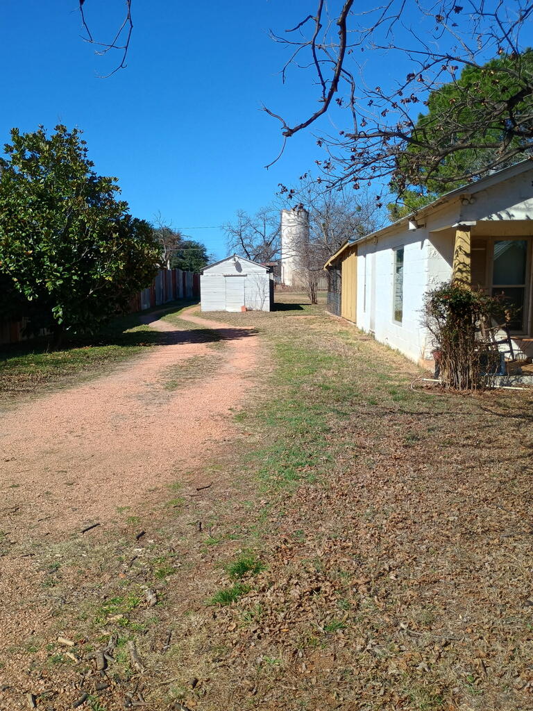 316 S Live Oak Street Mason TX 76856