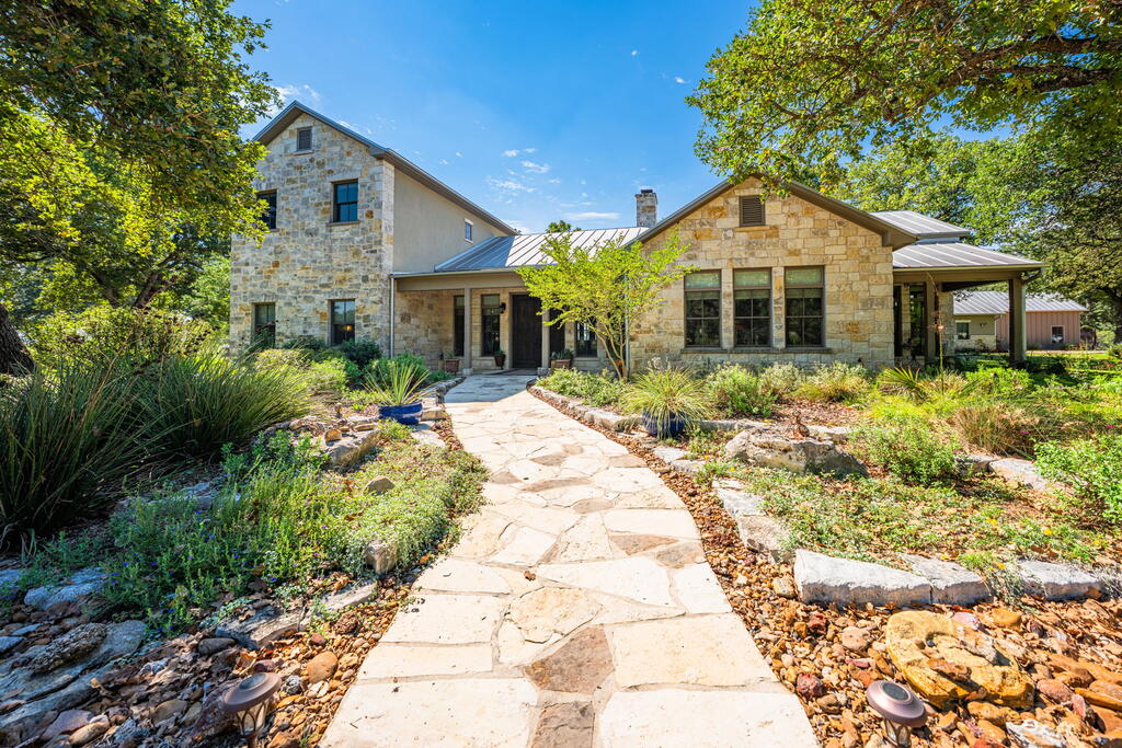 327 S Stag Trail Fredericksburg TX 78624