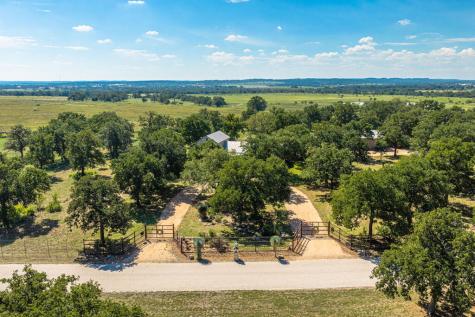 327 S Stag Trail Fredericksburg TX 78624
