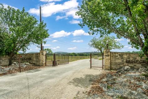 1320 Pass Creek Road Kerrville TX 78028