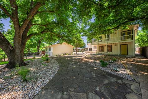 311 S Crockett Street Fredericksburg TX 78624