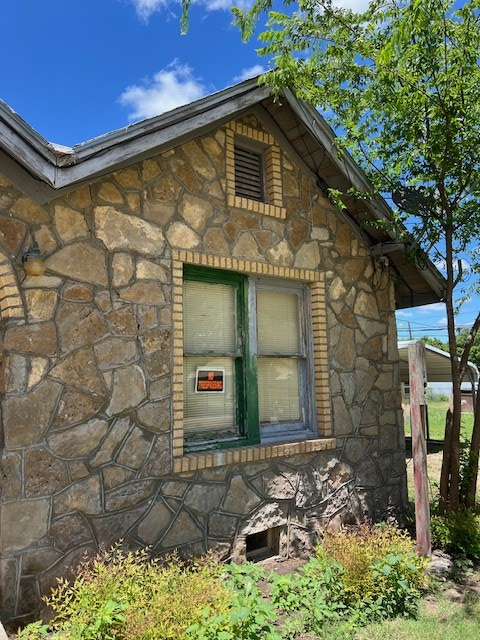 1421 S High Street Brady TX 76825