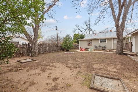 209 S Elk Street Fredericksburg TX 78624