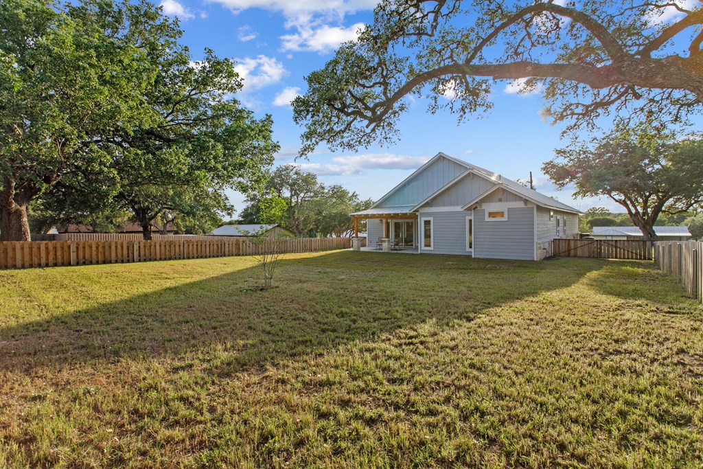 1312 Greenlawn Place Blanco TX 78606