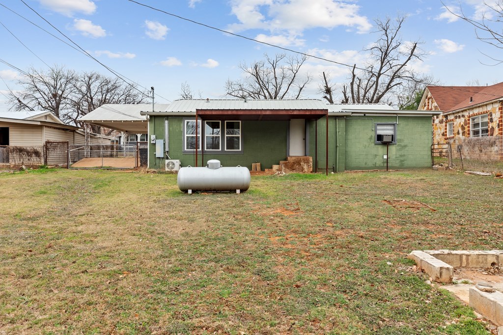 511 S Live Oak Street Mason TX 76856