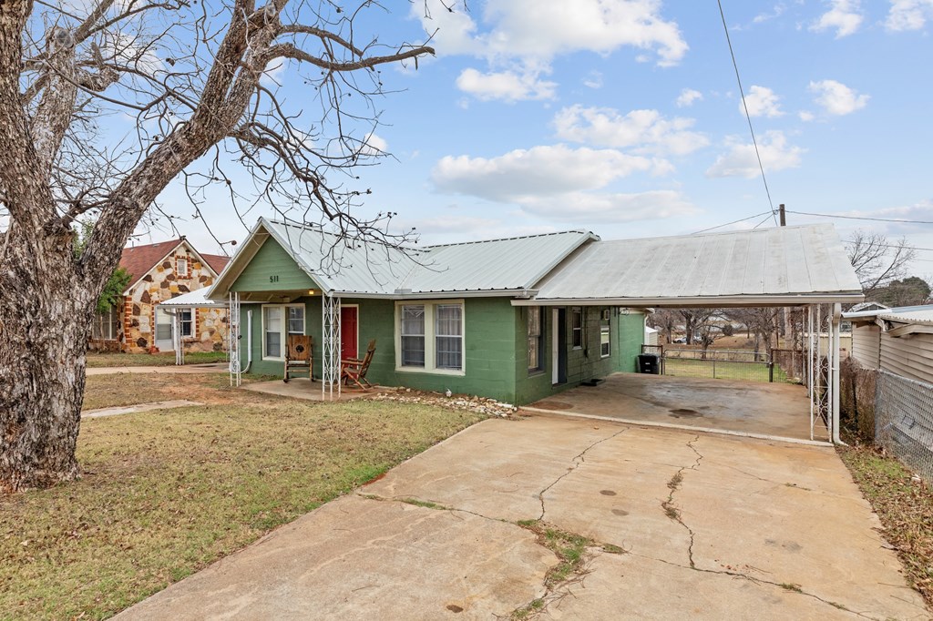 511 S Live Oak Street Mason TX 76856