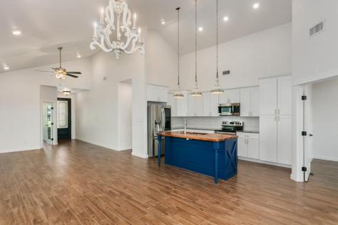 1025 Roanoke Lane Kerrville TX 78028