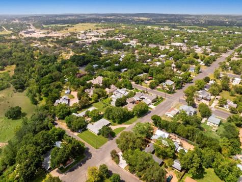 306 S Acorn Street Fredericksburg TX 78624