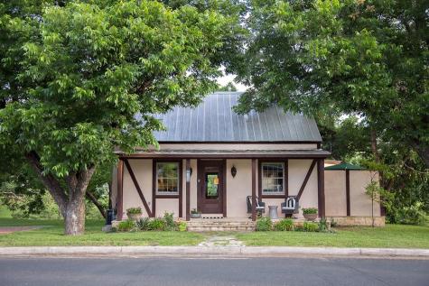 204 S Elk Street Fredericksburg TX 78624