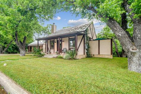 204 S Elk Street Fredericksburg TX 78624