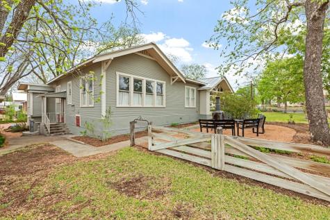 215 E Travis Street Fredericksburg TX 78624