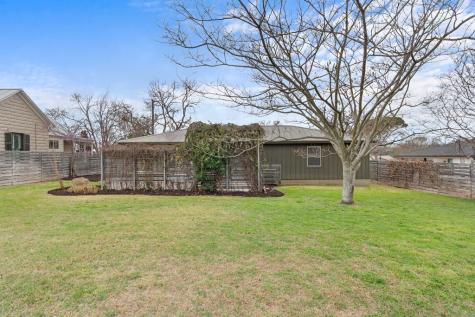 406 E College Street Fredericksburg TX 78624